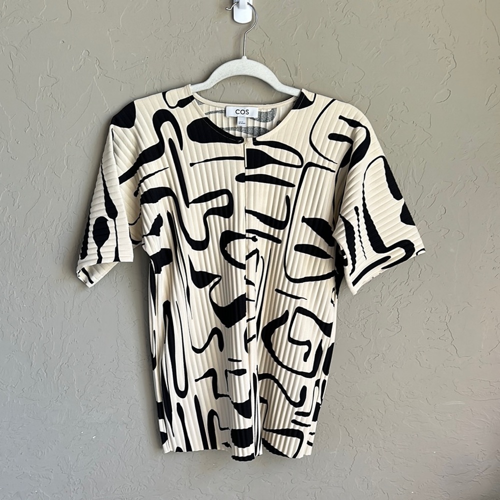 COS 1/4 zip Abstract Black and‎ cream Top size XS  textured soft
